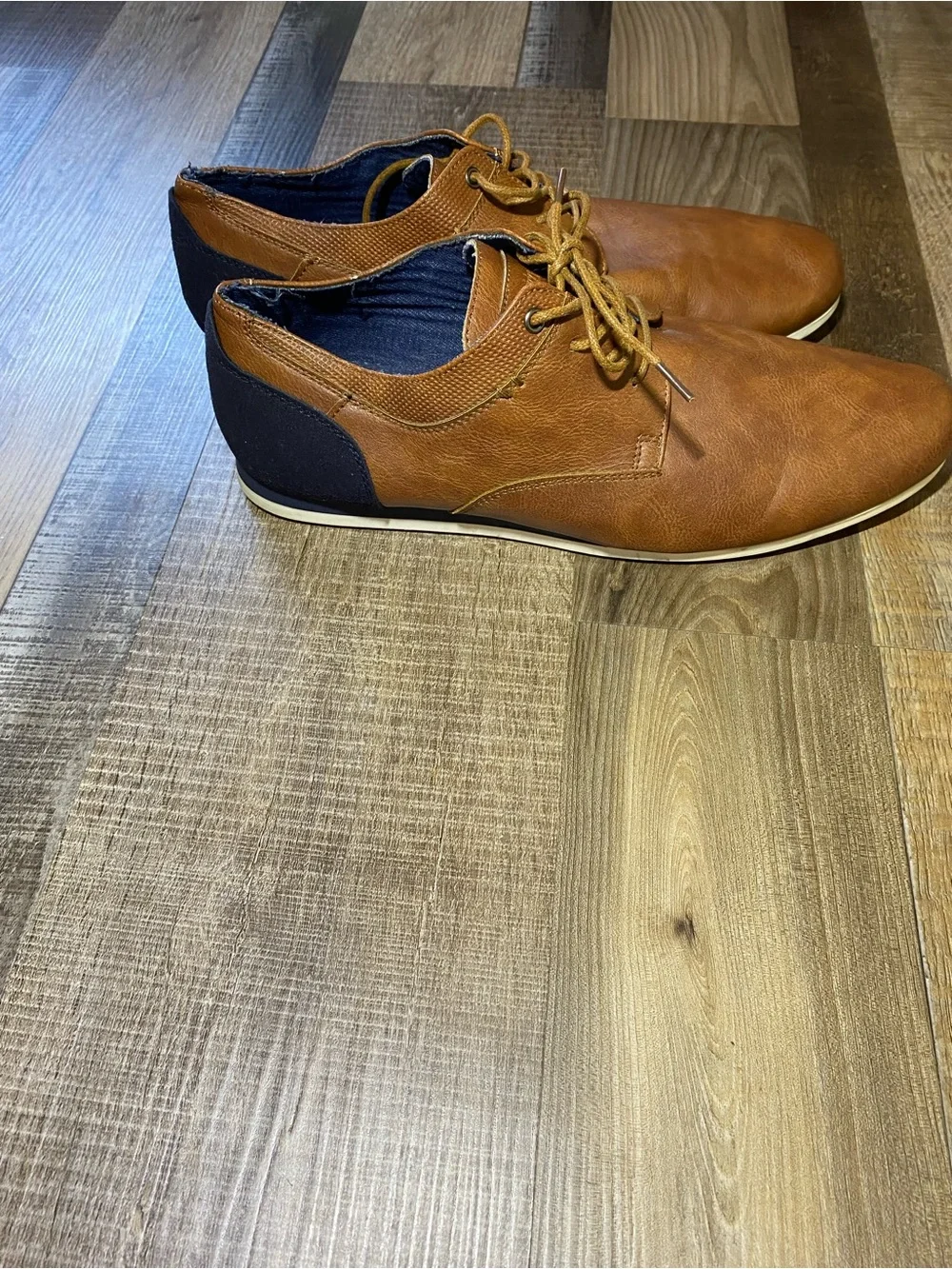 Men's Lace-Up Derby Shoes in Chestnut Brown with Navy Heel